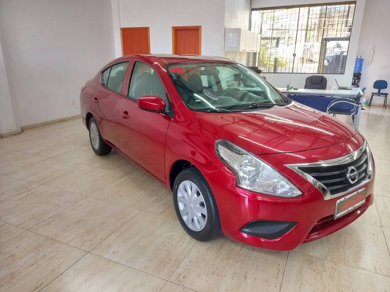 NISSAN - VERSA - 2016/2016 - Vermelha - R$ 47.900,00