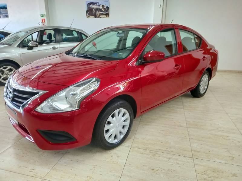 NISSAN - VERSA - 2016/2016 - Vermelha - R$ 47.900,00