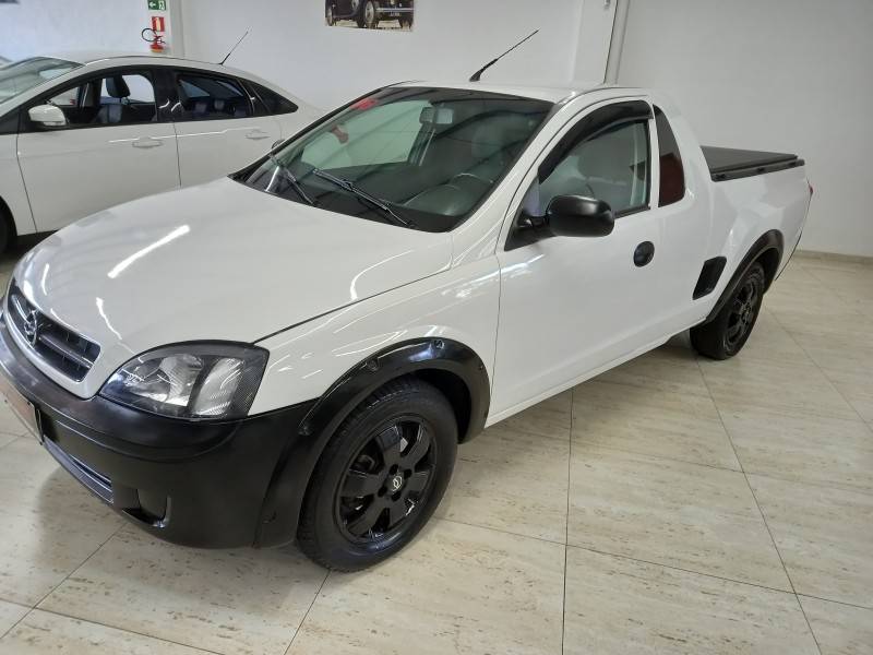 CHEVROLET - MONTANA - 2005/2006 - Branca - R$ 30.900,00