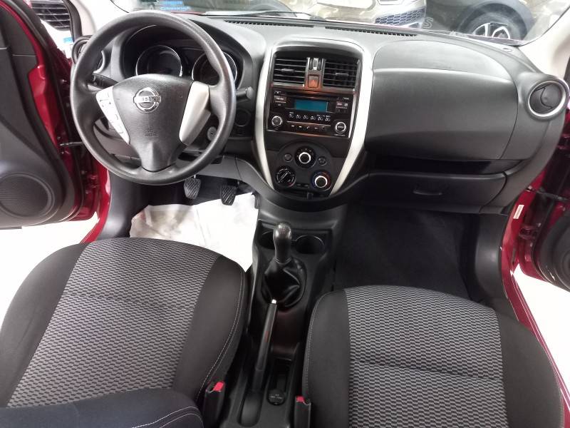 NISSAN - VERSA - 2016/2016 - Vermelha - R$ 47.900,00