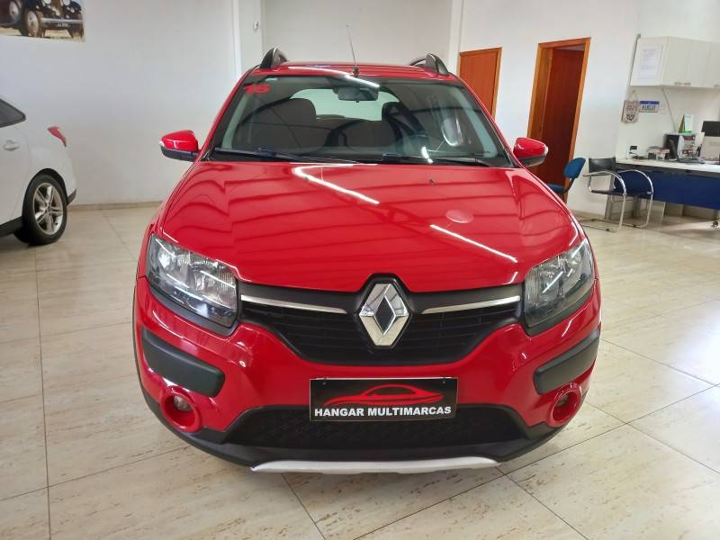 RENAULT - SANDERO - 2015/2016 - Vermelha - R$ 49.900,00