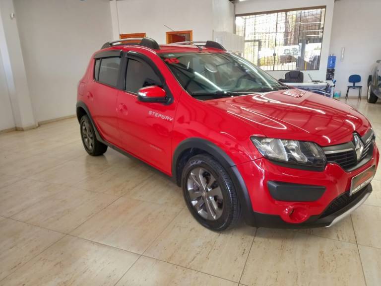 RENAULT - SANDERO - 2015/2016 - Vermelha - R$ 49.900,00