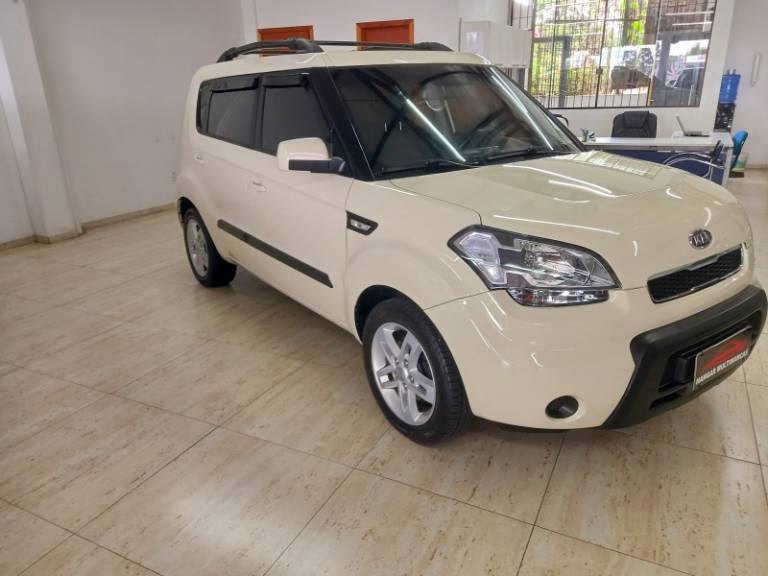 KIA MOTORS - SOUL - 2011/2012 - Bege - R$ 43.900,00