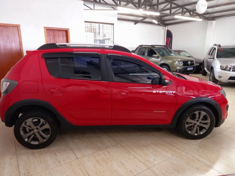 RENAULT - SANDERO - 2015/2016 - Vermelha - R$ 49.900,00