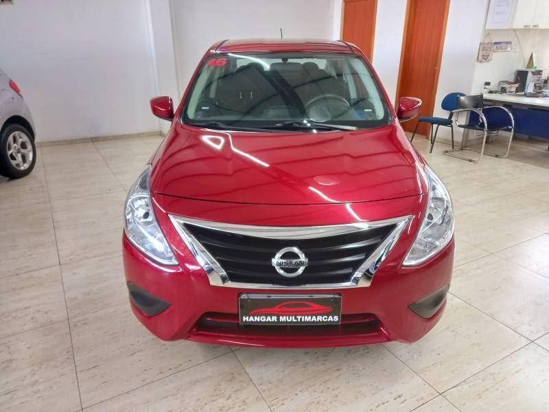 NISSAN - VERSA - 2016/2016 - Vermelha - R$ 47.900,00