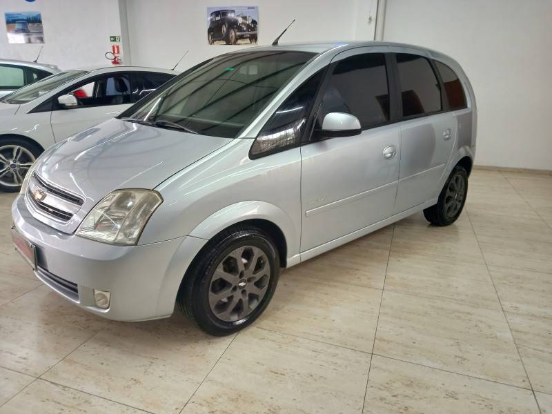 CHEVROLET - MERIVA - 2010/2011 - Prata - R$ 30.900,00