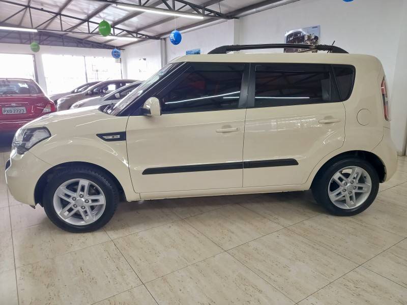 KIA MOTORS - SOUL - 2011/2012 - Bege - R$ 43.900,00